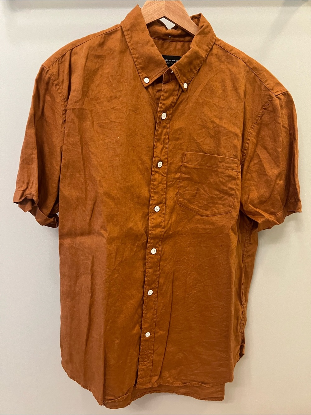 Club Monaco Men's Short-Sleeve Button-Down Shirt in Rust Burnt Orange - Picture 2 of 4
